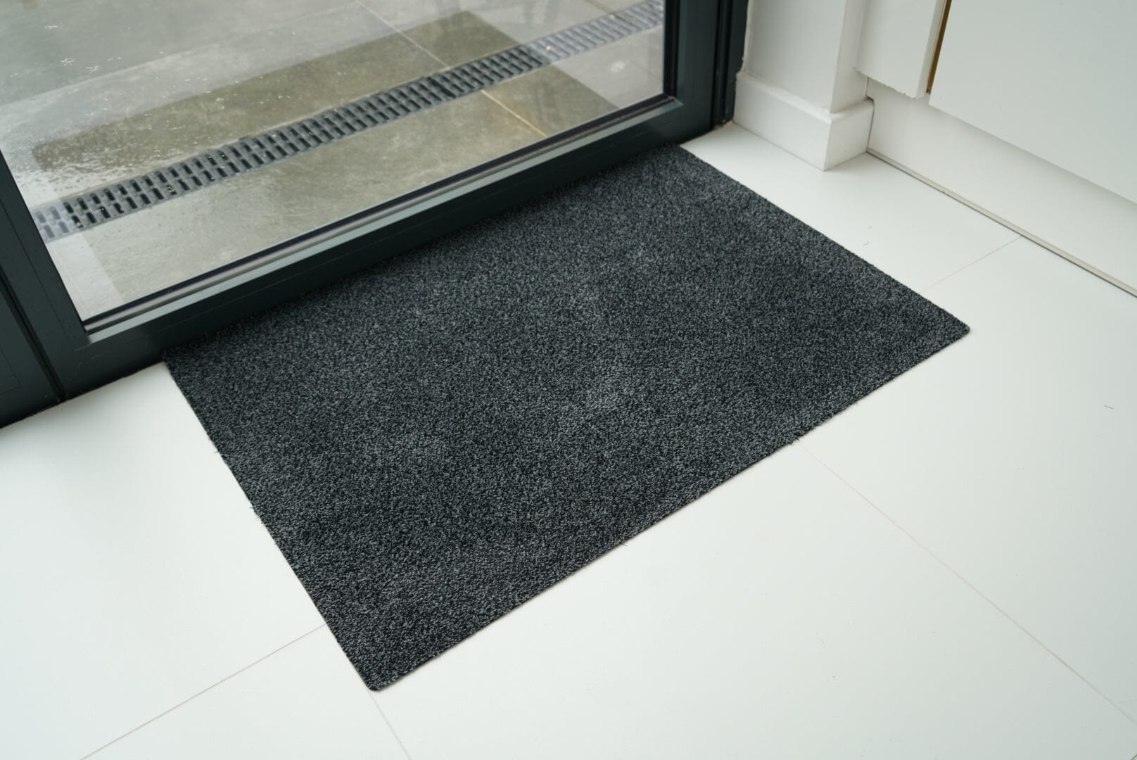 https://homatz.co.uk/cdn/shop/files/gel-back-door-mats-durable-and-non-slip-entrance-mat-door-mats-homatz-anthracite-50x80-938556.jpg?v=1703249203